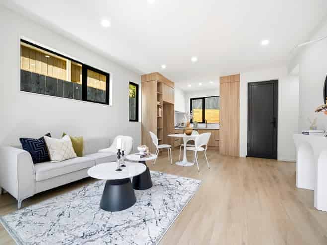 584E Beach Road, Rothesay Bay