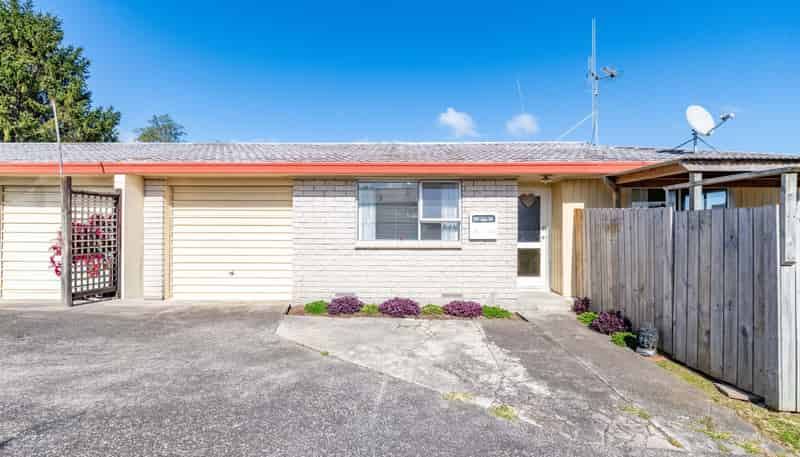8 Leslie Place, Deanwell