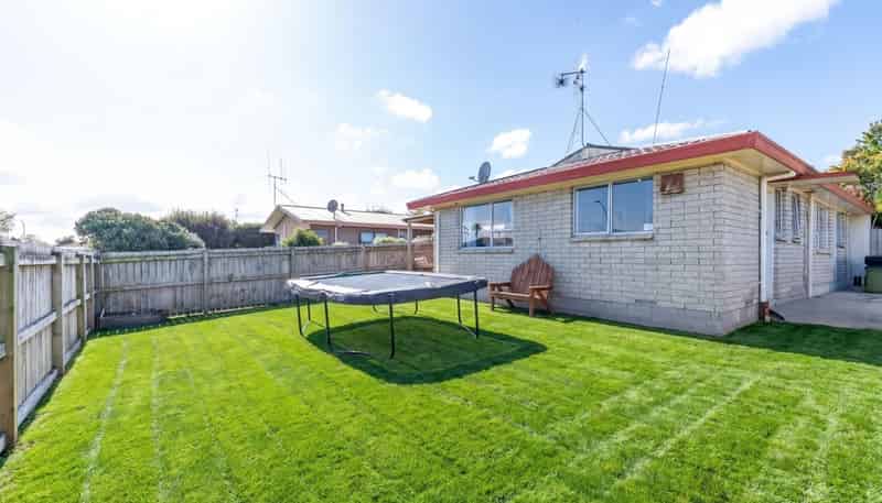 8A Leslie Place, Deanwell