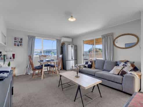 8A Leslie Place, Deanwell
