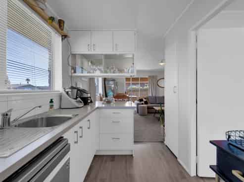8A Leslie Place, Deanwell