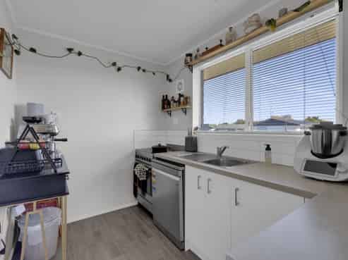 8A Leslie Place, Deanwell