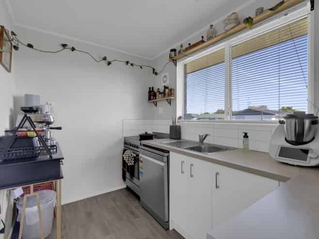 8 Leslie Place, Deanwell