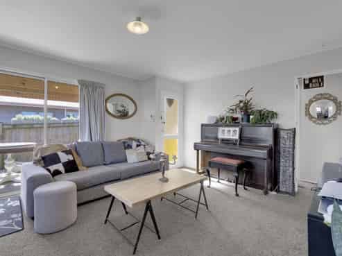 8A Leslie Place, Deanwell