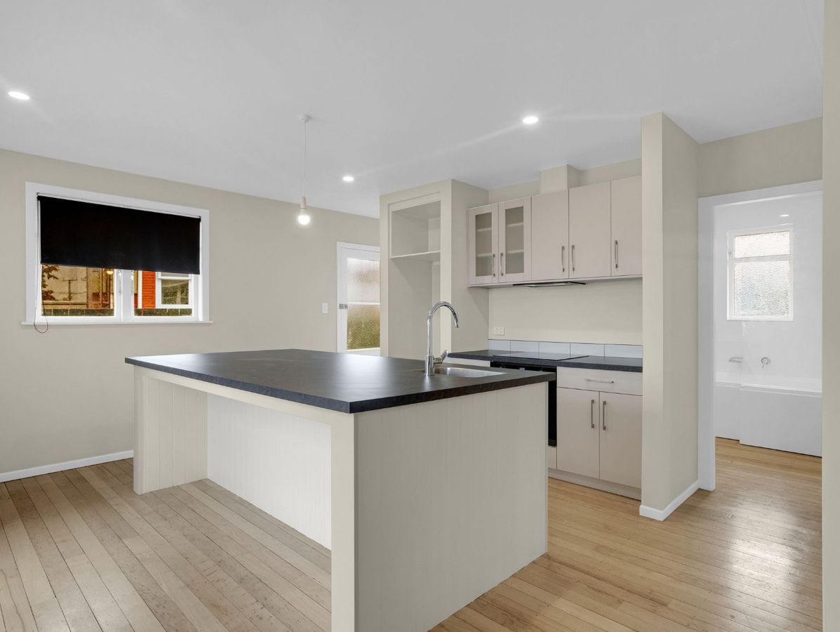 Charming Character Bungalow with Spacious Living and Great Outdoor Flow, Te Awamutu