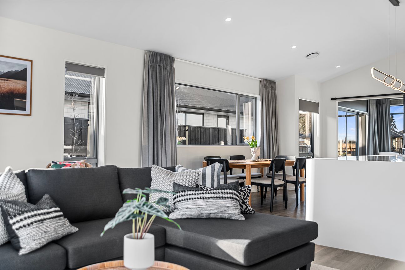Award Winning Jennian Display Home For Sale - Widok 6