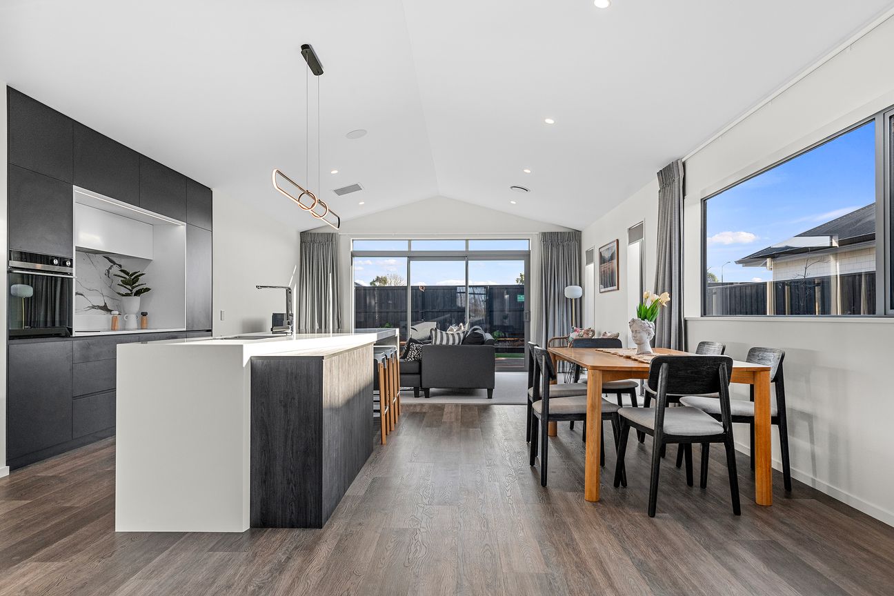 Award Winning Jennian Display Home For Sale - Widok 4