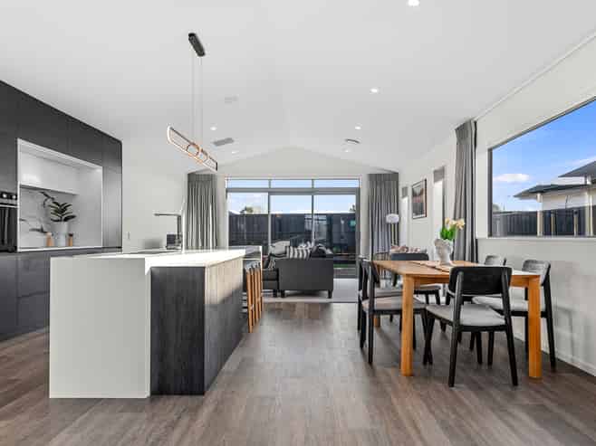 6 Strowan Ave, Elgin