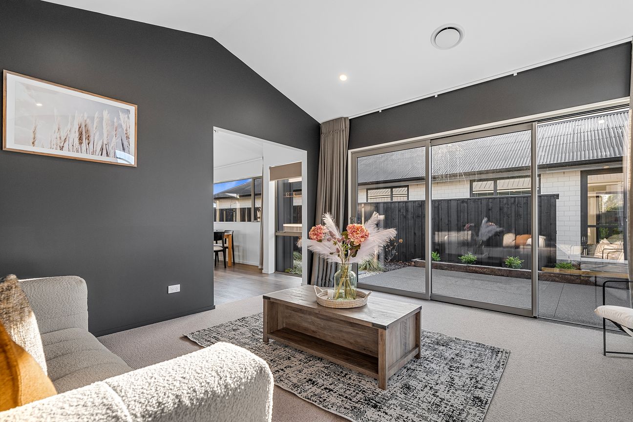 Award Winning Jennian Display Home For Sale - Widok 3