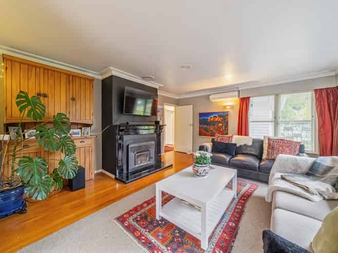 13 Deller Grove, Silverstream