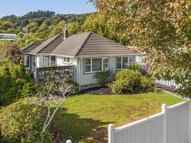 13 Deller Grove, Silverstream