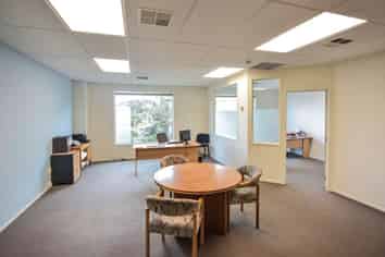 MODERN GROUND FLOOR OFFICE - 78M²
