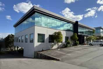 MODERN GROUND FLOOR OFFICE - 78M²
