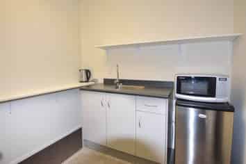 MODERN GROUND FLOOR OFFICE - 78M²
