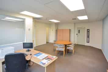 MODERN GROUND FLOOR OFFICE - 78M²
