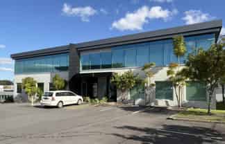 MODERN GROUND FLOOR OFFICE - 78M²
