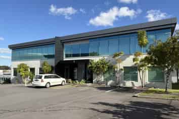 MODERN GROUND FLOOR OFFICE - 78M²
