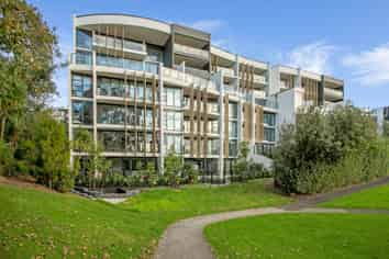 104/8 Kingsland Terrace, Kingsland