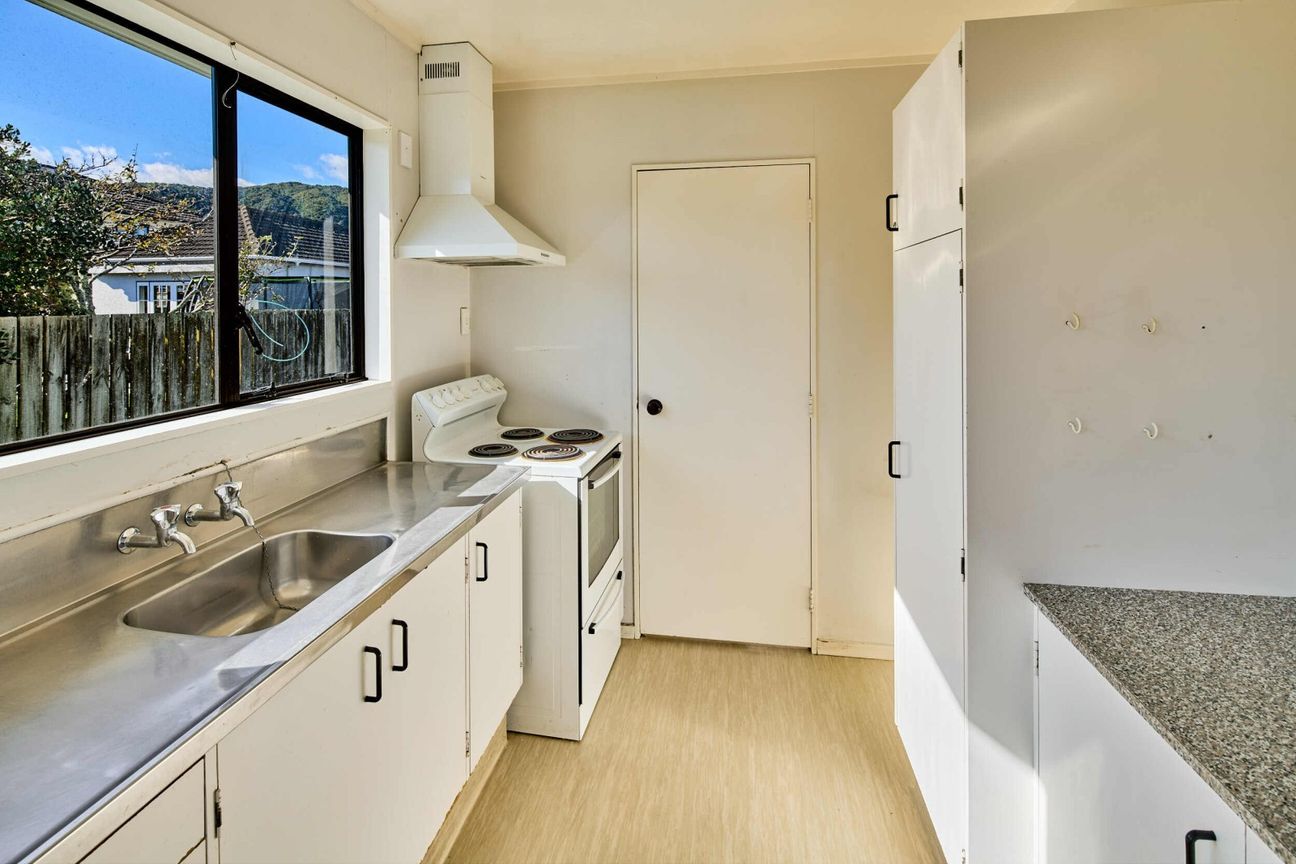 under offer - Smart buying on Waiwhetu road - Altro