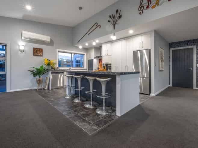 6A Queenwood Road, LEVIN