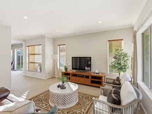 25 Applefield Court, Northwood