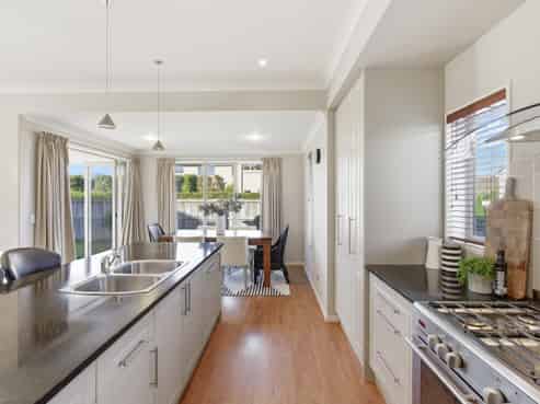 25 Applefield Court, Northwood