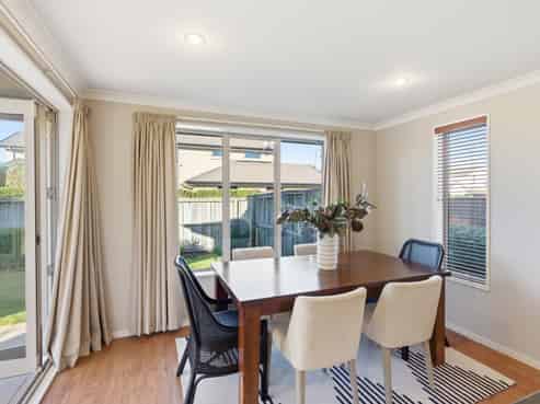 25 Applefield Court, Northwood