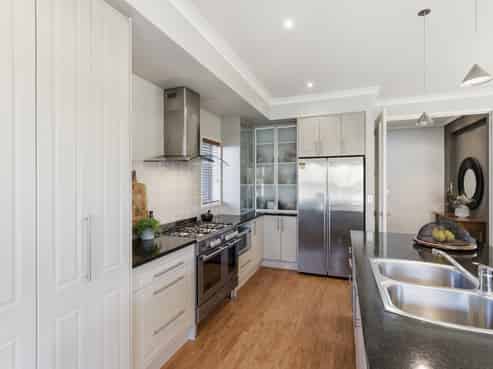 25 Applefield Court, Northwood