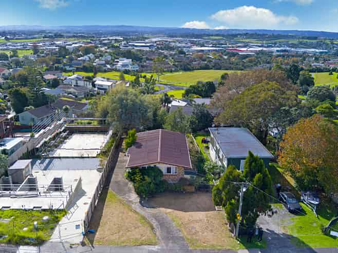 34 Royal Road, Massey