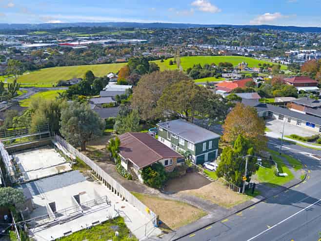 34 Royal Road, Massey