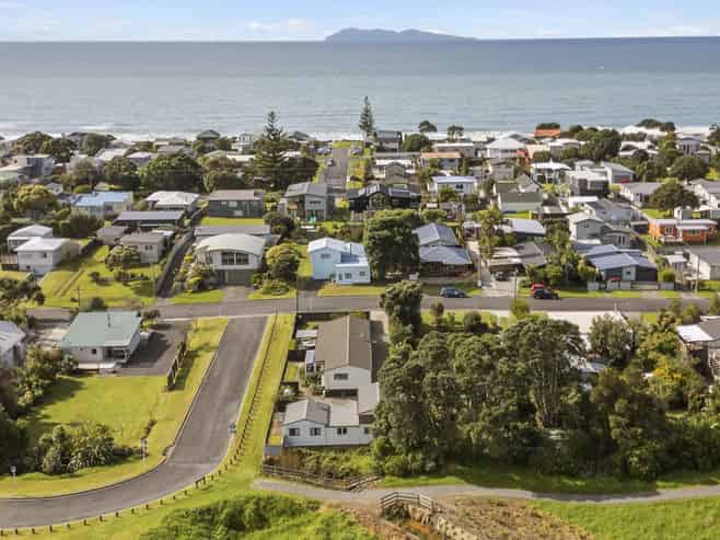 10 Hillview Road, Waihi Beach