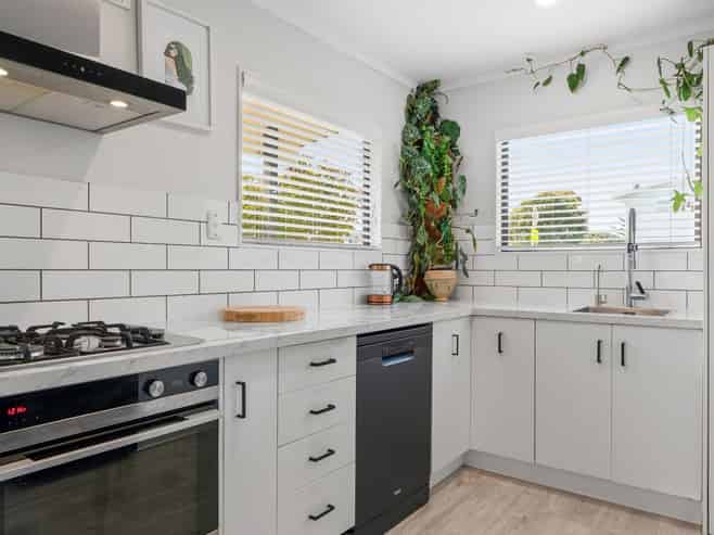 10 Hillview Road, Waihi Beach