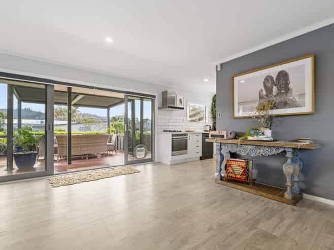 10 Hillview Road, Waihi Beach