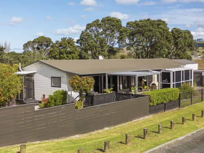 10 Hillview Road, Waihi Beach