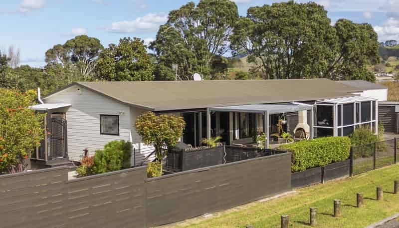 10 Hillview Road, Waihi Beach