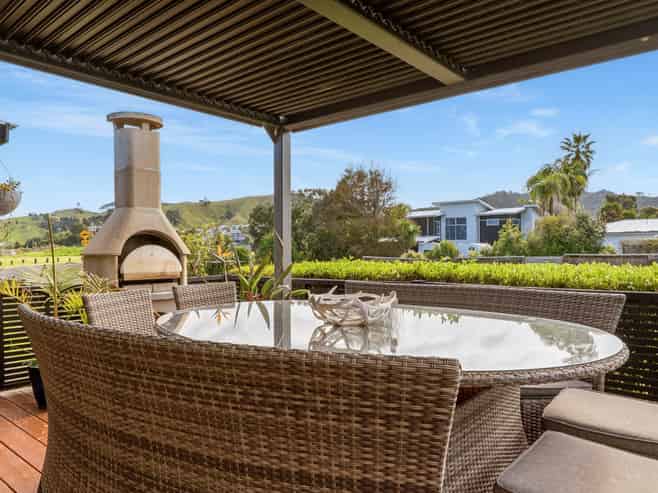 10 Hillview Road, Waihi Beach