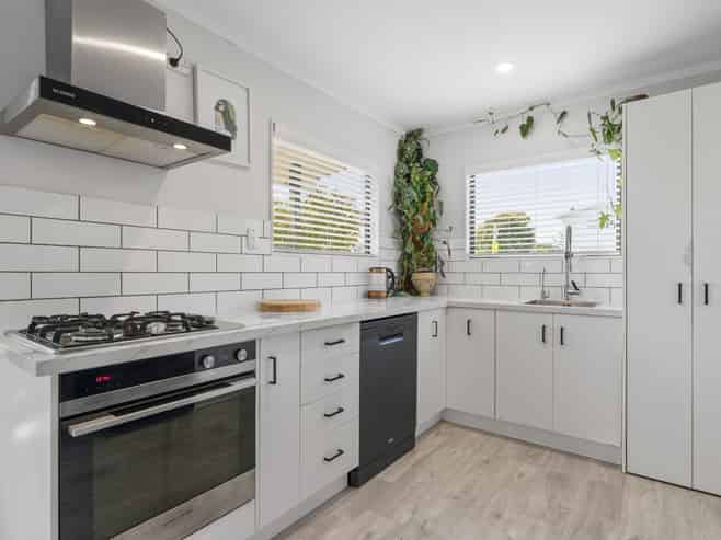 10 Hillview Road, Waihi Beach