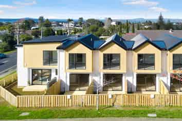 5/2A Mantra road, Massey