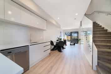 5/2A Mantra road, Massey
