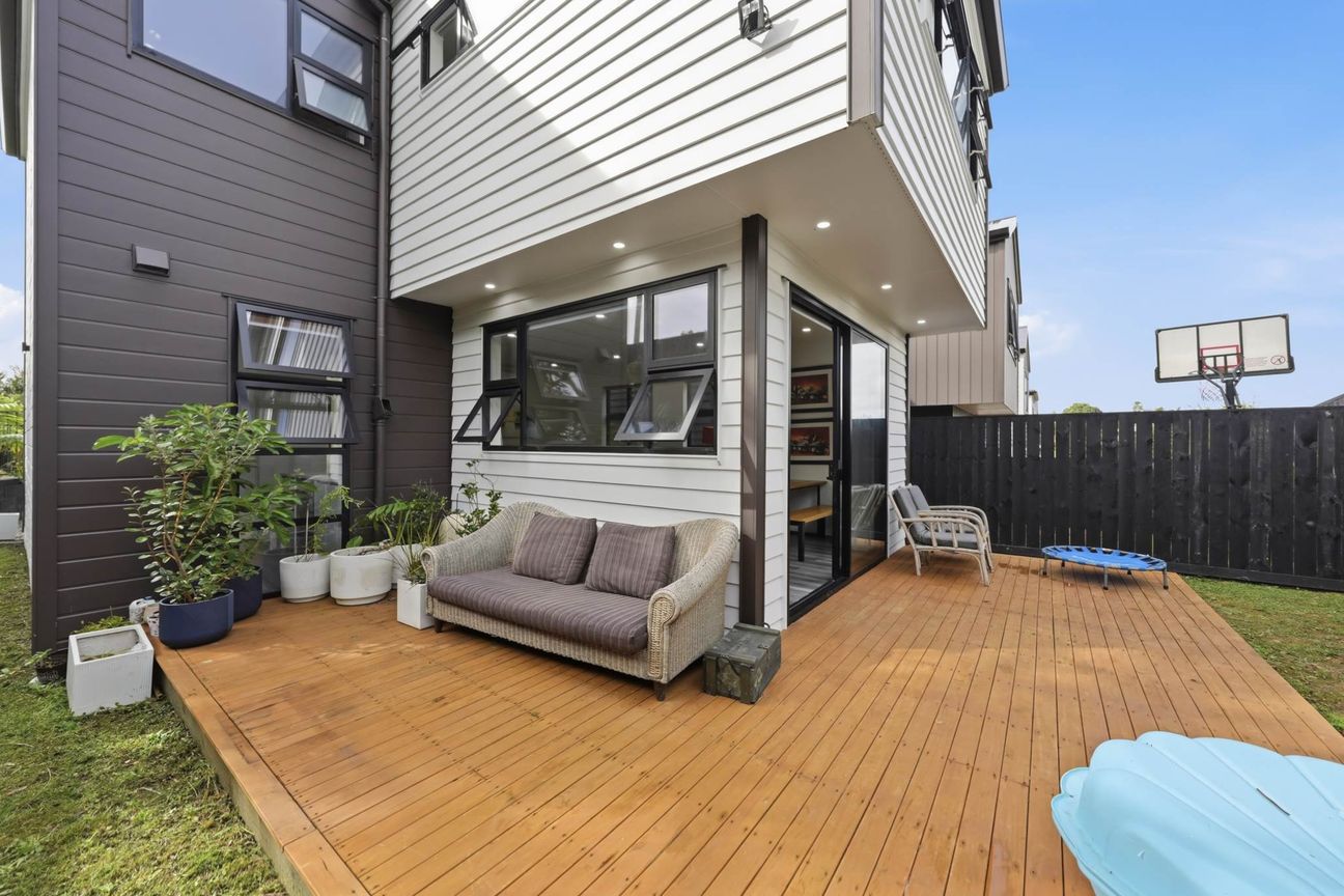 Spacious Family Living in Prime West Harbour - Ansicht 3