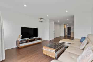 2/55 Great South Road, Papakura
