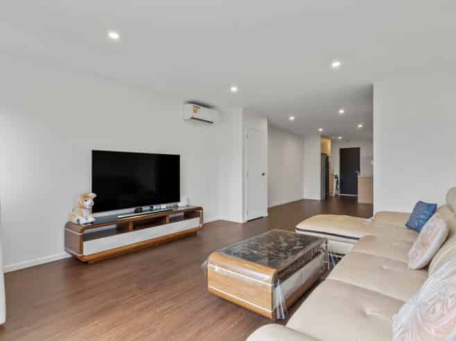 2/55 Great South Road, Papakura