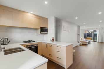 2/55 Great South Road, Papakura