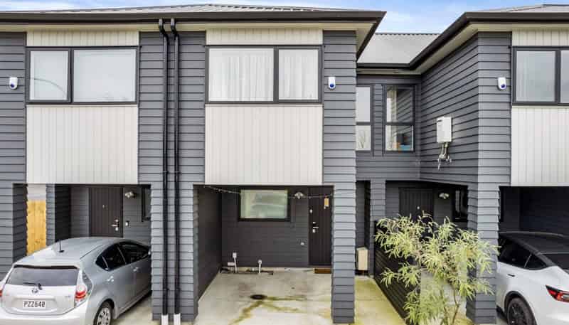 2/55 Great South Road, Papakura