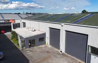 Container-Friendly Warehouse – Dual Roller Doors