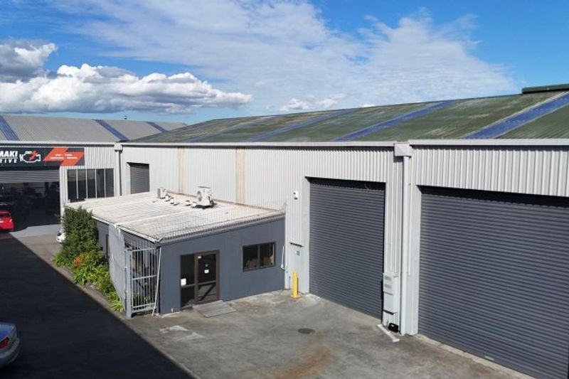 Container-Friendly Warehouse – Dual Roller Doors - Vista 3