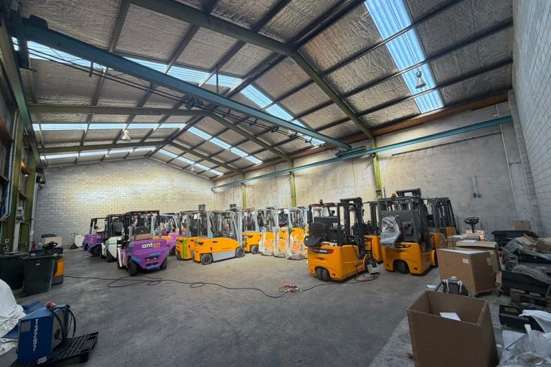 Container-Friendly Warehouse – Dual Roller Doors - Vista 4