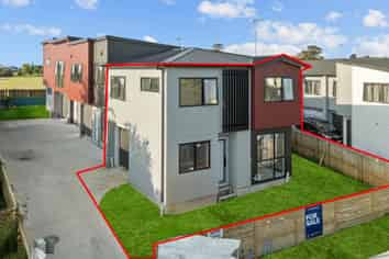 2/16 Anglers Way, Wattle Downs