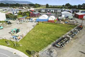 Commercial land in Ōtaki - Build or landbank