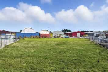Commercial land in Ōtaki - Build or landbank